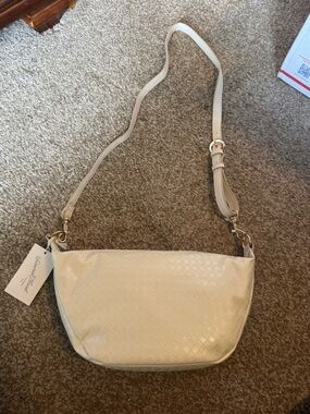Universal Thread Cream Woven Shoulder Bag with Gold Hardware